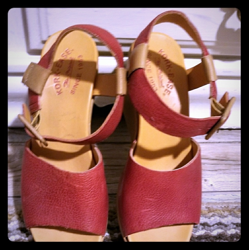 KorkEase Red Wedge